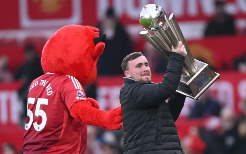 لوك ليتلر يطالب مانشستر يونايتد بضم نجم الدوري الألماني لتعزيز صفوف الفريق